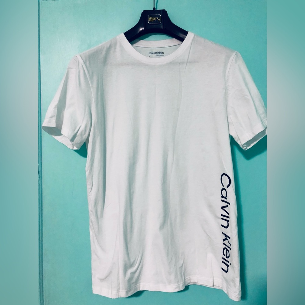 Calvin Klein men tee, short sleeves, 100% cotton, size M, new